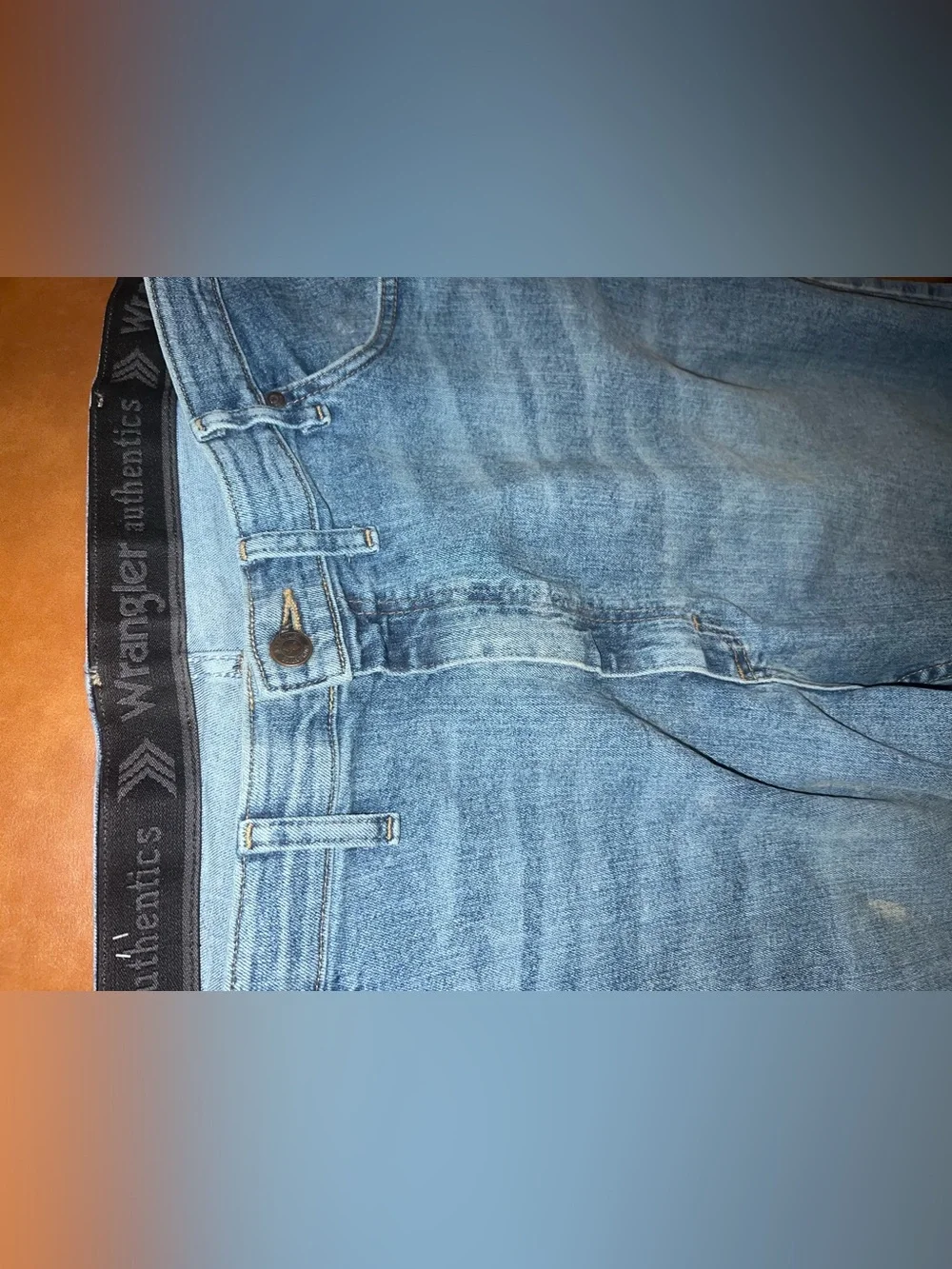 Wrangler Authentics jeans featuring a light stonewash denim men’s size 44/29
